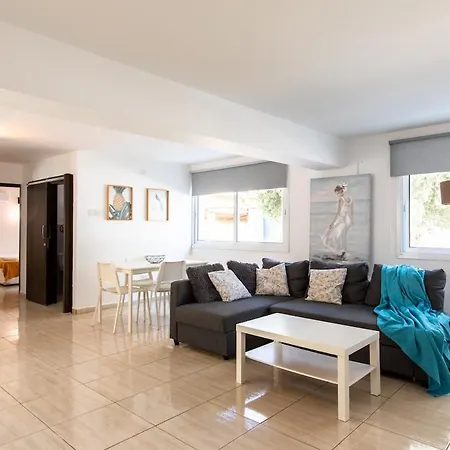Bright 2-bed Flat, In Center