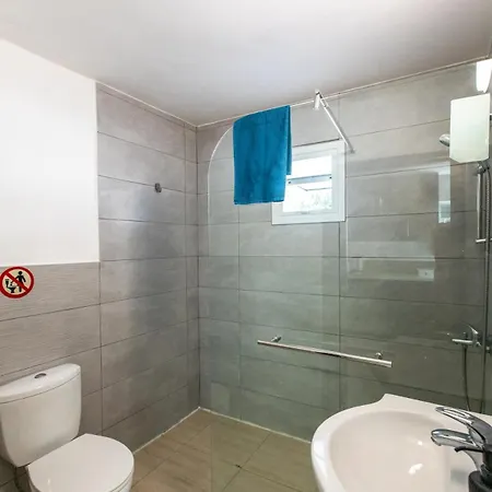 Bright 2-bed Flat, In Center Appartement *