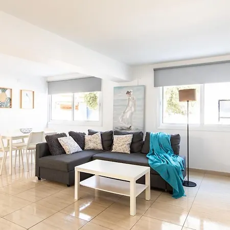 Bright 2-bed Flat, In Center Larnaca