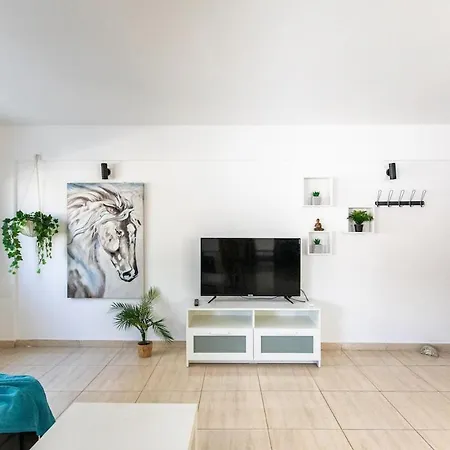 Bright 2-bed Flat, In Center *