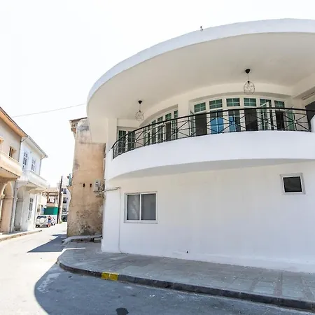 Bright 2-bed Flat, In Center Appartement Larnaca
