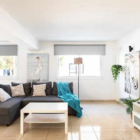 Bright 2-bed Flat, In Center